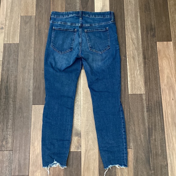 BRAND NEW TRENDY JEANS!! - Picture 3 of 5